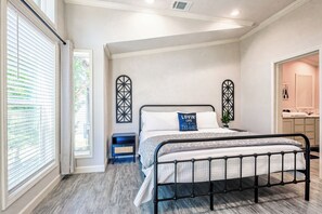 3 bedrooms, free WiFi, bed sheets