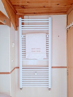 Interior - Rustic and comfortable accommodation in the heart of Loriga. Room for 8 people. (Loriga)