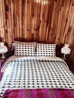 4 bedrooms, iron/ironing board, free WiFi, bed sheets - Rustic and comfortable accommodation in the heart of Loriga. Room for 8 people. (Loriga)
