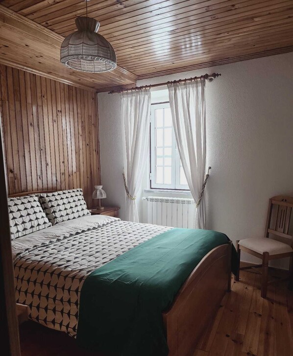 4 chambres, fer et planche à repasser, Wi-Fi gratuit, draps fournis