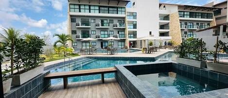 2 kolam renang outdoor