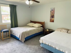 3 室のベッドルーム、アイロン / アイロン台、WiFi、ベッドシーツ