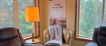  5-bedroom Mountain Home with AC & Hot Tub on 80 acres close to Raystown Resort.