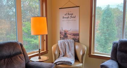 5-bedroom Mountain Home with AC & Hot Tub on 80 acres close to Raystown Resort.