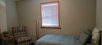 5-bedroom Mountain Home with AC & Hot Tub on 80 acres close to Raystown Resort.