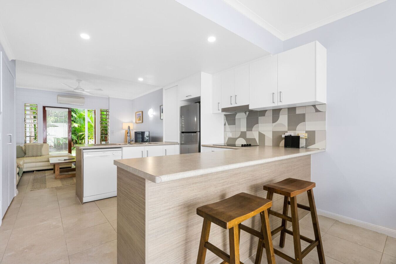 冰箱、微波炉、烤箱、炉灶