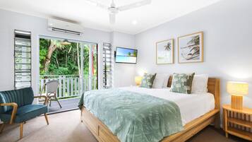 2 bedrooms, iron/ironing board, travel cot, free WiFi