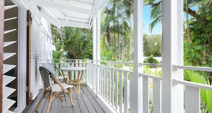 The Queenslander | Family Townhouse Near Four Mile Beach