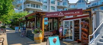 The Driftwalk | Walkable to Beach