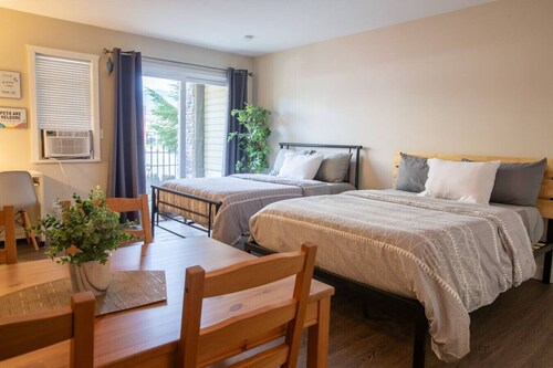 RiversTail Retreat | Pet-Friendly & Steps to The Lake