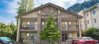 RiversTail Retreat | Pet-Friendly & Steps to The Lake