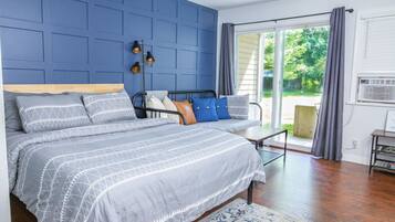 Iron/ironing board, free WiFi, bed sheets