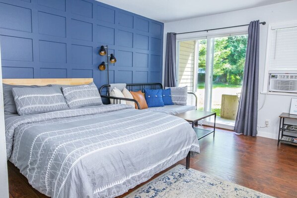 Iron/ironing board, free WiFi, bed sheets