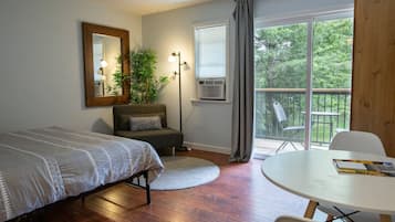 Bureau, fer et planche Ă repasser, lit parapluie, Wi-Fi gratuit