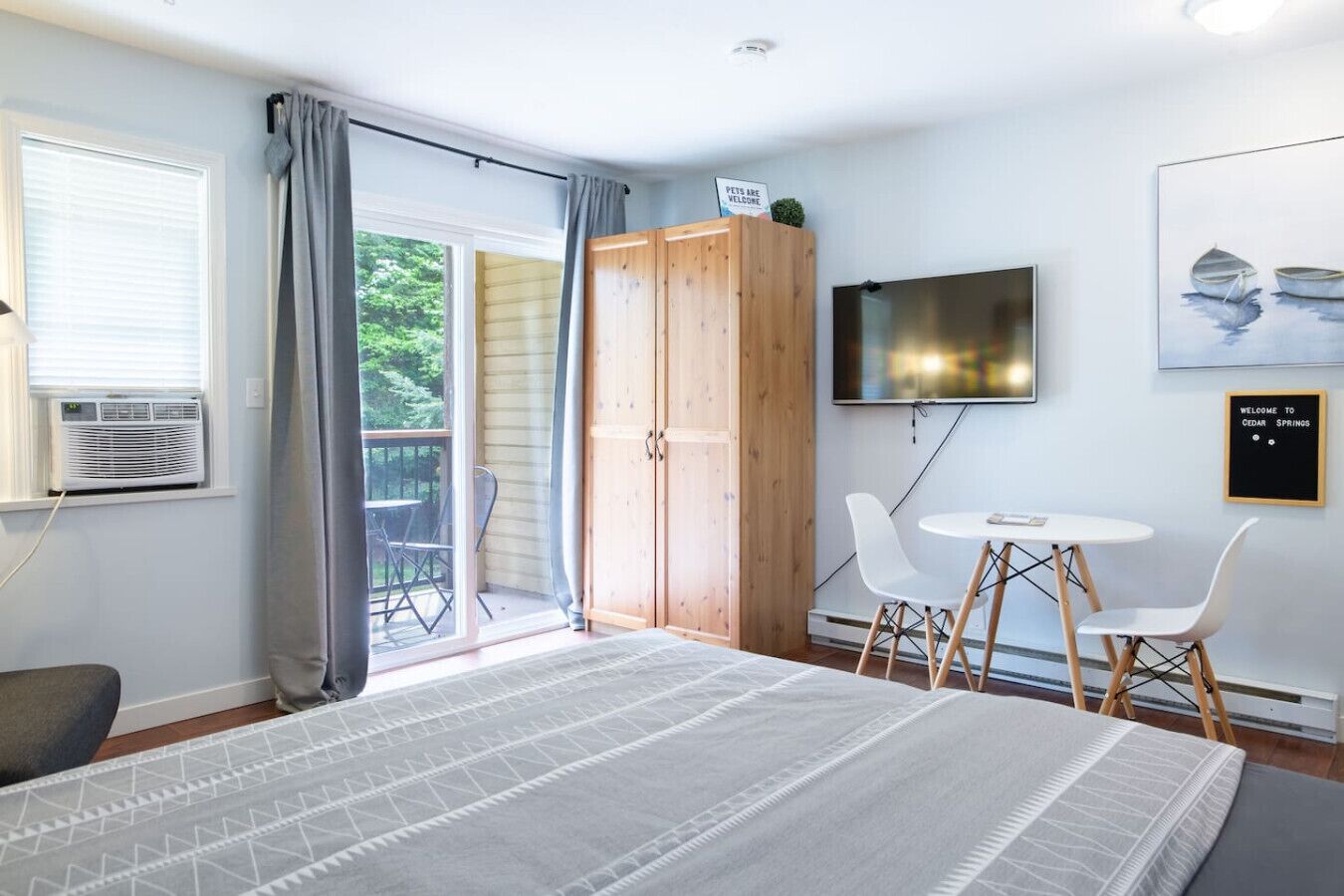 مكتب ومكواة/لوح كي وسرير سفر وواي فاي مجانًا