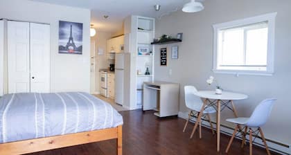Dogwood Suite | 2 Beds & Walkable to Lake