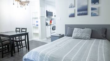 Iron/ironing board, travel crib, free WiFi, bed sheets