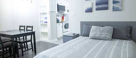 Iron/ironing board, travel cot, free WiFi, bed sheets