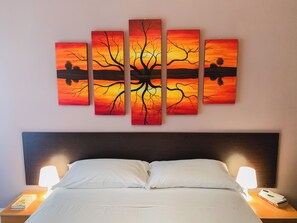 3 bedrooms, travel crib, WiFi, bed sheets