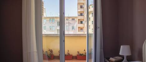 3 bedrooms, travel crib, WiFi, bed sheets