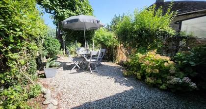 Country house in the heart of the village & a stone's throw from the lake