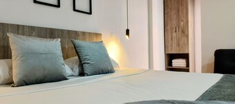 KASA CACTUS LAURELS MEDELLLIN/ BREAKFAST INCLUDED. 