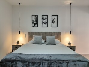 19 bedrooms, desk, iron/ironing board, free WiFi