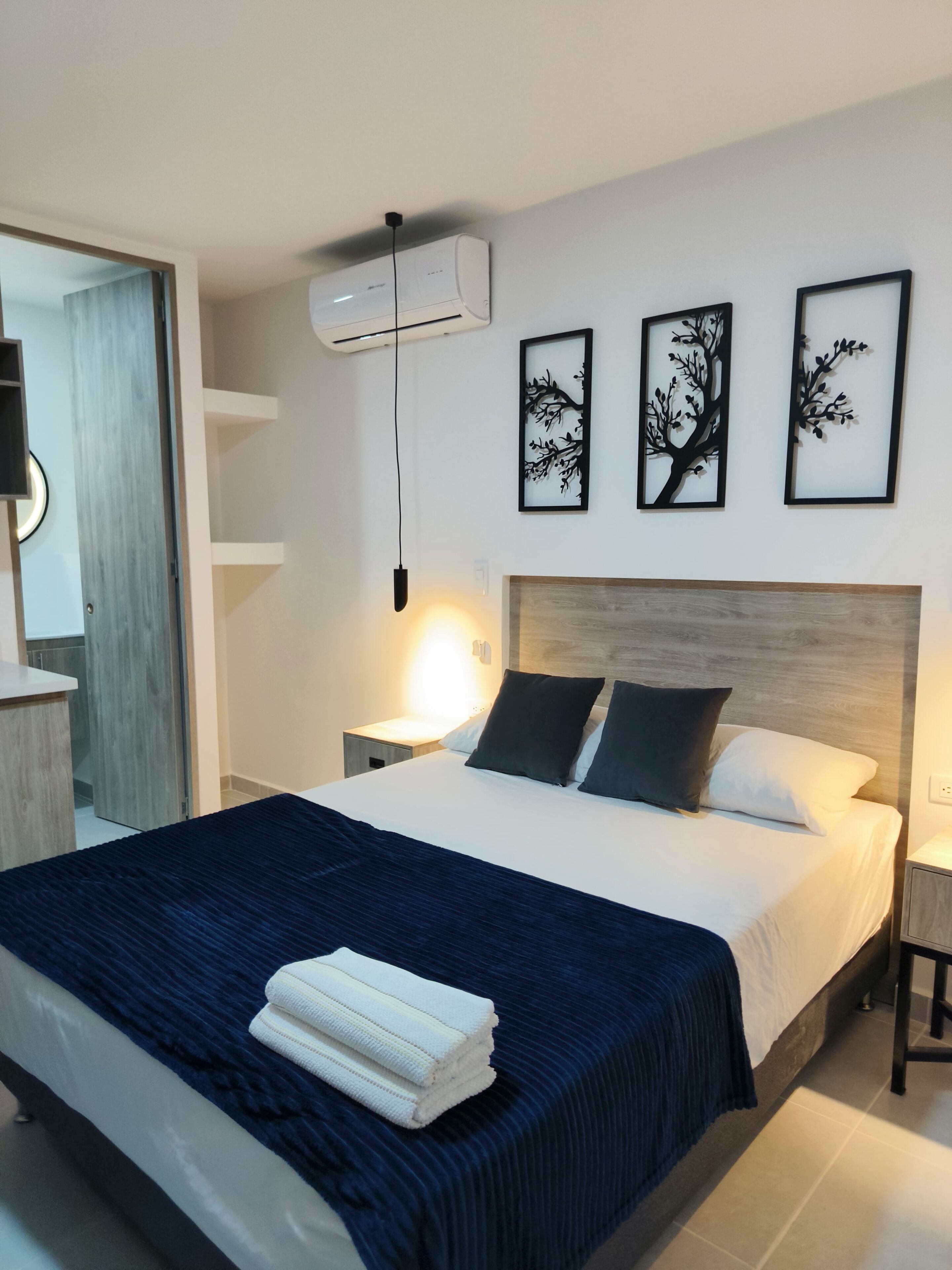 19 bedrooms, desk, iron/ironing board, free WiFi