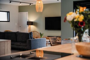 Smart TV - Modern villa with Spa 10 pers (santec)