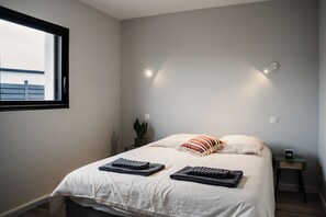 5 bedrooms, iron/ironing board, free WiFi - Modern villa with Spa 10 pers (santec)