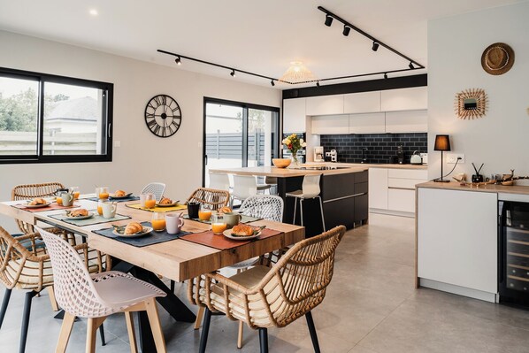 Dining - Modern villa with Spa 10 pers (santec)