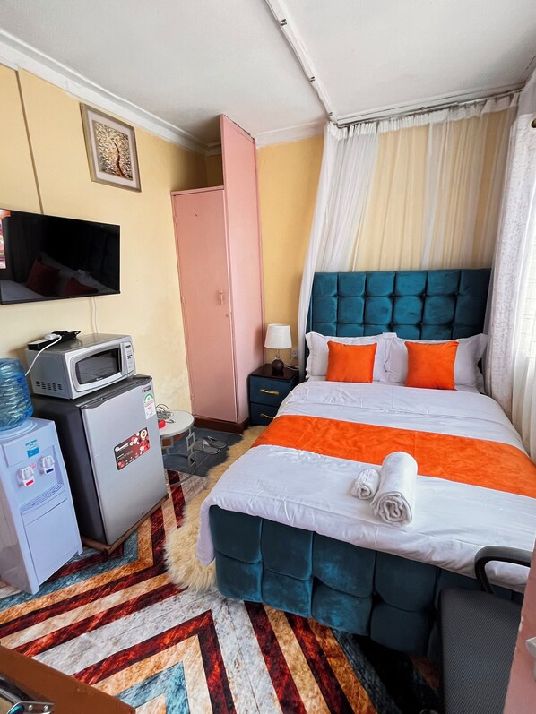 1 bedroom, iron/ironing board, WiFi, bed sheets