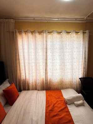1 chambre, fer et planche à repasser, Wi-Fi, draps fournis
