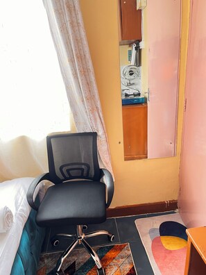 1 habitación, tabla de planchar con plancha, wifi y ropa de cama 