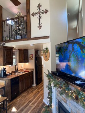 Fridge, microwave, oven, stovetop - Heavenly Escape into the Forest- Tiny Home at Allen Acres Resort (Edgewood)
