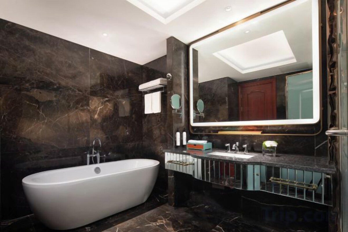 Bagno | Combinazione doccia/vasca, asciugacapelli, accappatoio, pantofole