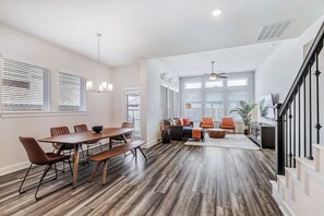 Interior - New Family Friendly w/ King bed, Projector, Game room - Long-term stays! (Richmond)