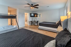 8 dormitorios, tabla de planchar con plancha, wifi gratis y ropa de cama