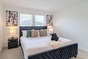 3 Schlafzimmer, Schreibtisch, Bügeleisen/Bügelbrett, WLAN
