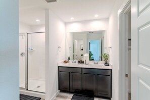 Bathroom - Peaceful home on the Southeast (Houston)