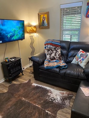 Smart TV, fireplace
