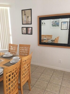 Dining - Calabay Parc - Spacious 4 bed to suit your family vacation (Davenport)