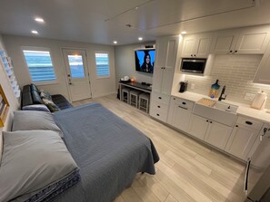 1 bedroom, WiFi, bed sheets - Oside Beach Cottage - Stay on the Sand in Oceanside, CA (Oceanside)