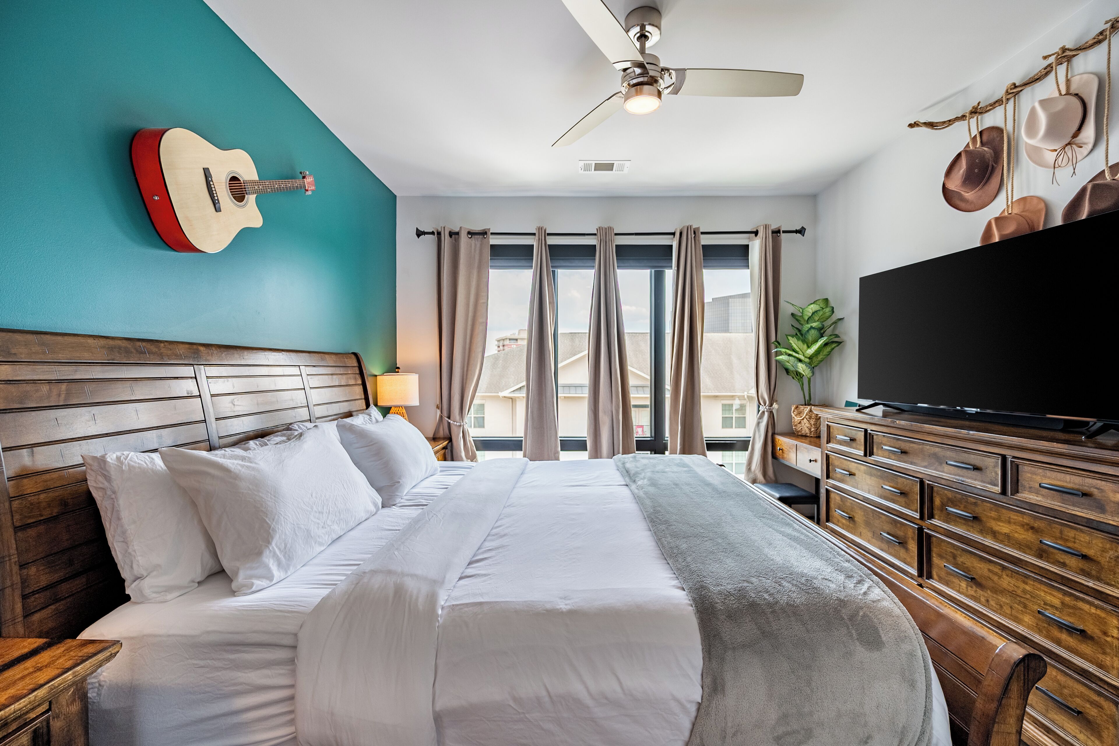 Two-Bedroom Apartment with Balcony | 2 bedrooms, iron/ironing board, WiFi (free)