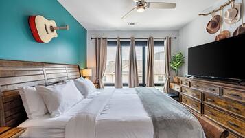 Two-Bedroom Apartment with Balcony | 2 bedrooms, iron/ironing board, WiFi (free)