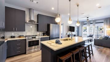 Two-Bedroom Apartment with Balcony | Private kitchen