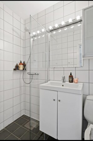 Handtücher, Seife, Toilettenpapier