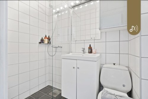 Small but cozy apartment in central Persaunet, parking space, private bathroom