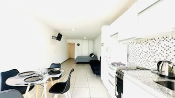 Refrigerador, microondas, horno, placa de cocina