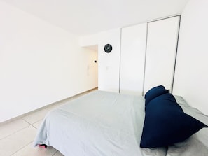 1 bedroom, WiFi, bed sheets